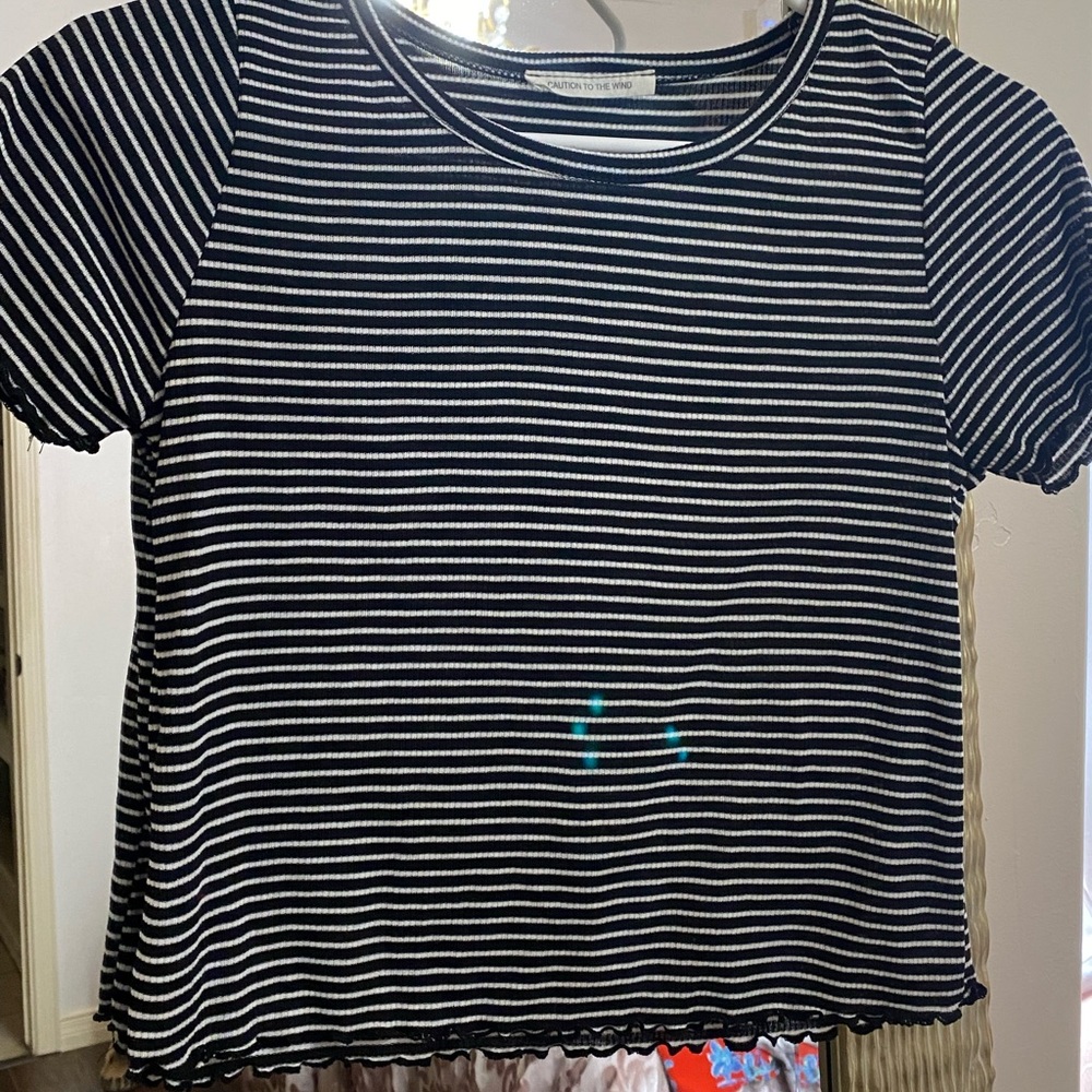 Black and white ribbed T-shirt
